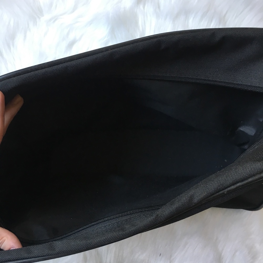 Verdi Black Canvas Laptop Messenger Bag - Picture 7 of 8